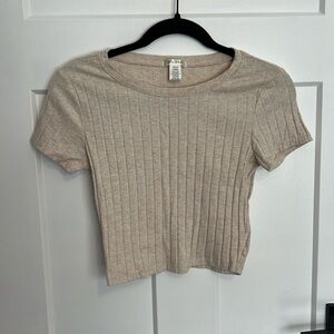 Short sleeve crop top.